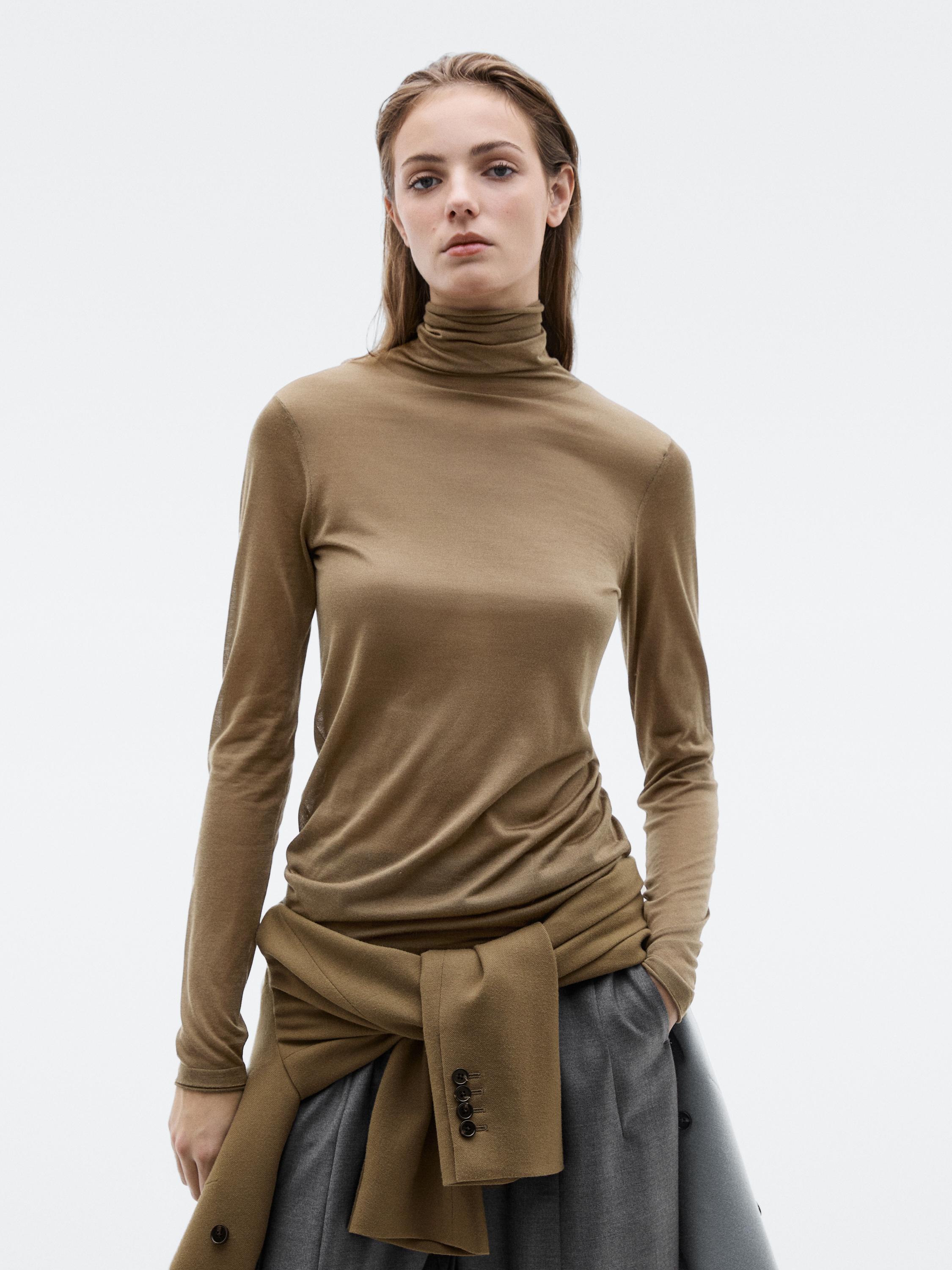 Extra fine knit 100% silk sweater with high neck - LIMITED